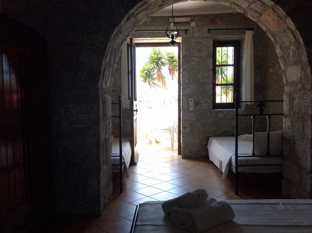 Las - Giannakakoy Traditional Stone Houses Neo Oitilo Quarto foto
